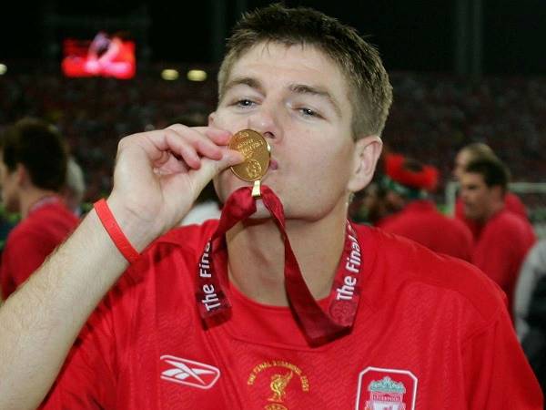 CEO Liverpool phủ nhận tin đồn tái chiêu mộ Gerrard