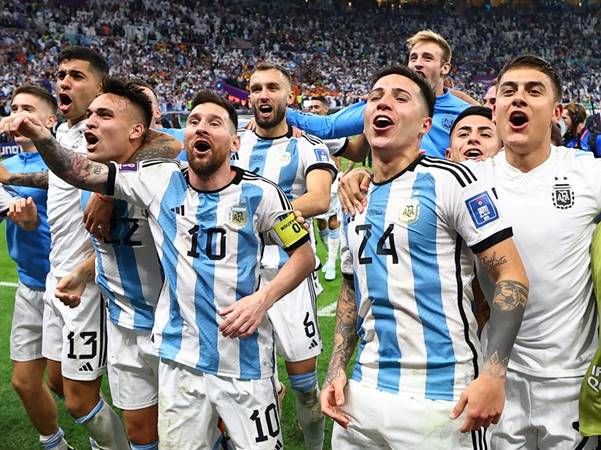 Hình ảnh cầu thủ Argentina vui mừng khi giành chiến thắng trong loạt đá luân lưu Hình ảnh cầu thủ Argentina vui mừng khi giành chiến thắng trong loạt đá luân lưu