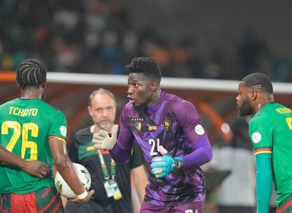 Onana nổi nóng với chủ tịch Eto'o Onana nổi nóng với chủ tịch Eto'o