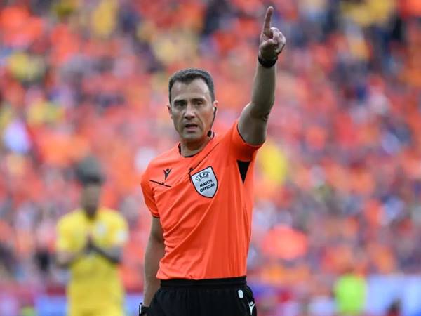 Hành trình cầm còi của trọng tài Felix Zwayer