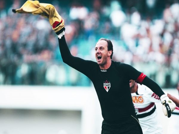 Thủ môn ghi bàn nhiều nhất