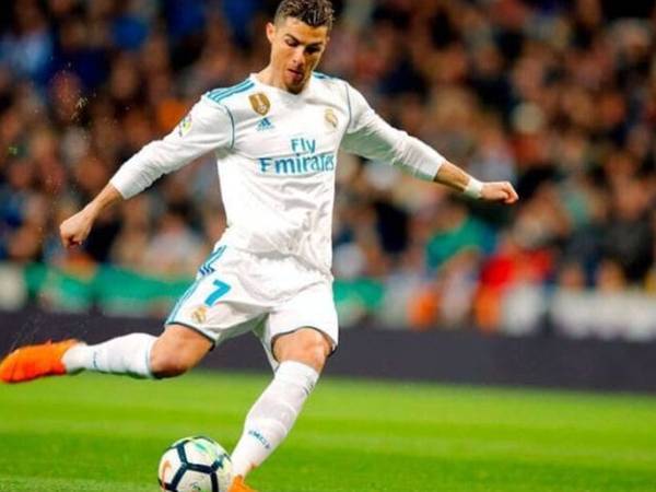 Mẹo để sút bóng bổng bằng má trong