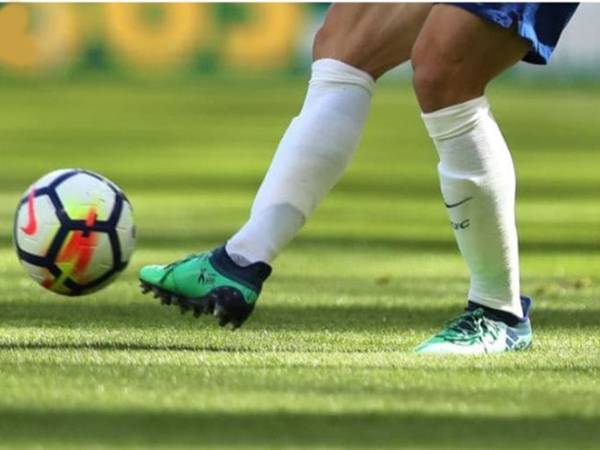 Đỡ bóng bằng má trong Đỡ bóng bằng má trong