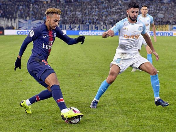 Kỹ thuật qua người trong bóng đá