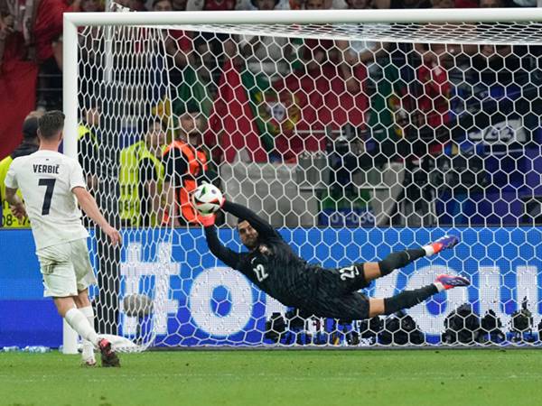 Những kỹ thuật thủ môn trong bóng đá