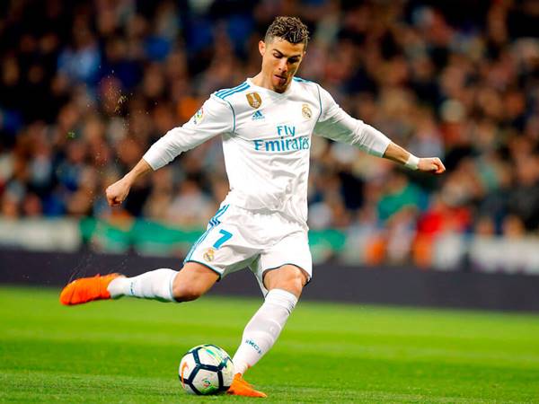 Sút phạt bằng lòng bàn chân Sút phạt bằng lòng bàn chân