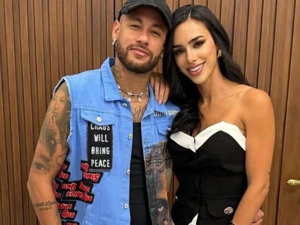 Cầu thủ Neymar có vợ chưa?