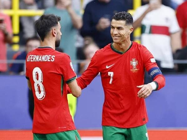 Phân tích phong cách kiến tạo của Ronaldo Phân tích phong cách kiến tạo của Ronaldo
