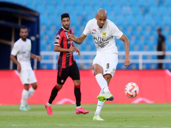 Vai trò của tiền vệ đánh chặn trong sơ đồ bóng đá hiện đại