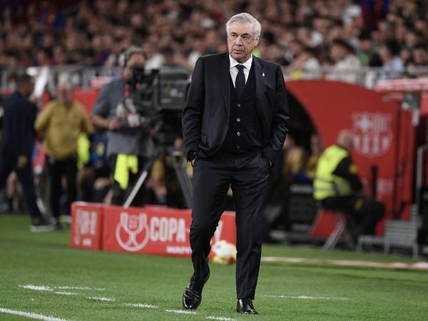 Coach trong bóng đá là gì?