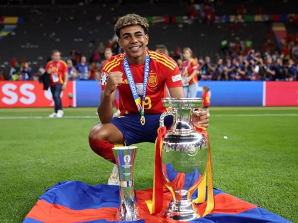 Thần đồng bóng đá Tây Ban Nha