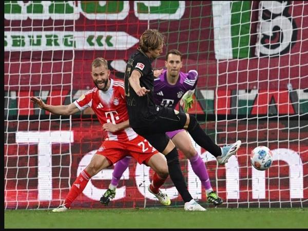 Tin CLB Bayern Munich: Khó khăn với hàng thủ tệ hại
