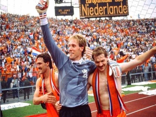 Hans van Breukelen – Thủ môn Ajax xuất sắc thập niên 1980