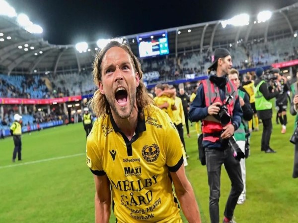 Tin BĐ: Mjallby và phép màu làng chài rung chuyển châu Âu