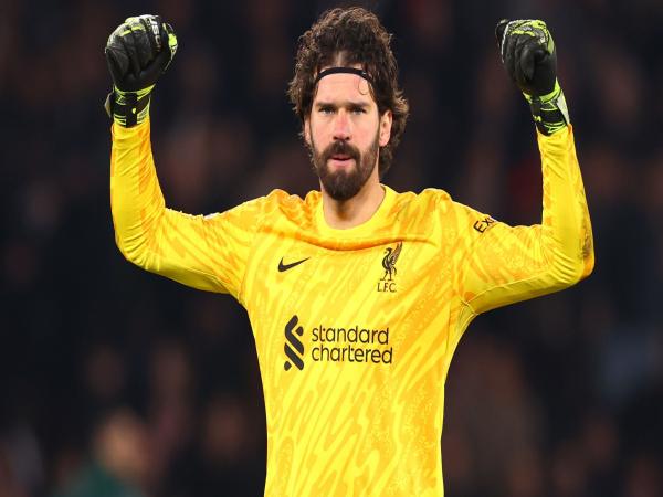 Thủ môn Alisson Becker