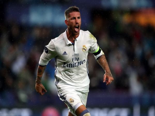 Top hậu vệ Real Madrid huyền thoại được NHM nhớ mãi